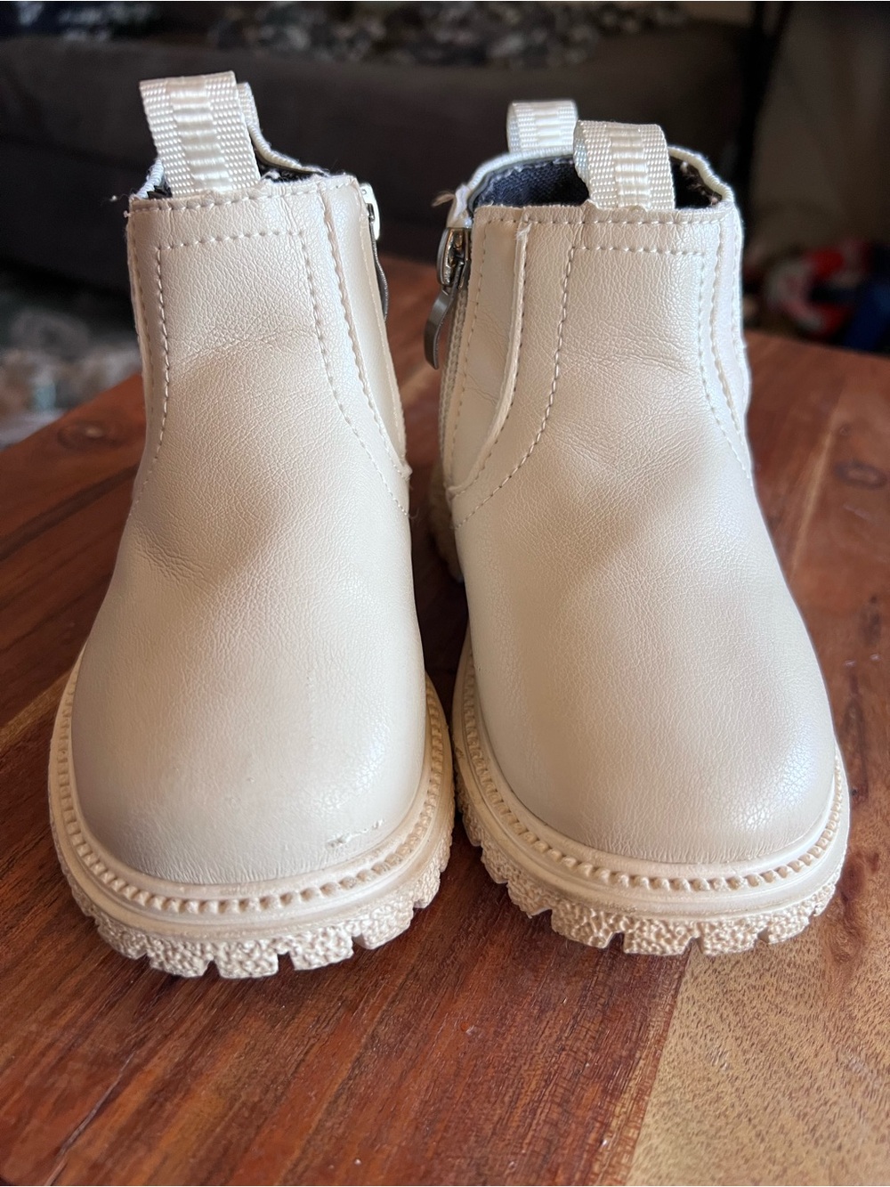 Girls Cream Chelsea Ankle Boots EU 26 (9.5 US girls) Chunky Lug Sole Side Zip
